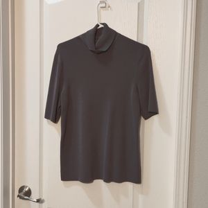 Short sleeve gray turtleneck